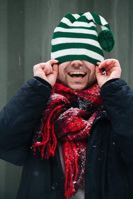 Gestreifte Winterweihnachtsmütze