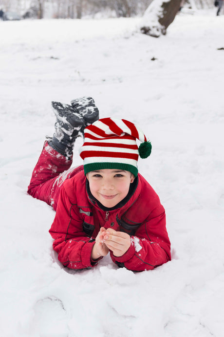 Wintermütze mit Weihnachtsstreifen Rot