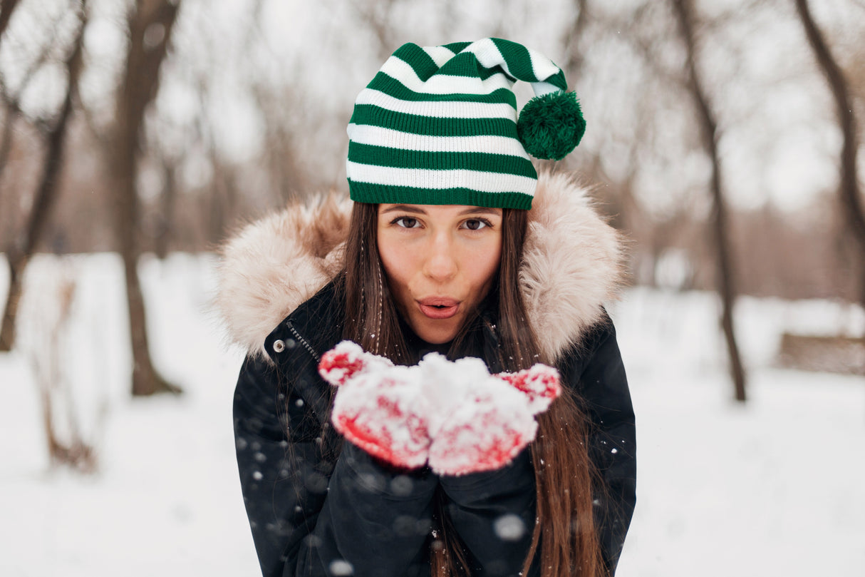 Gestreifte Winterweihnachtsmütze