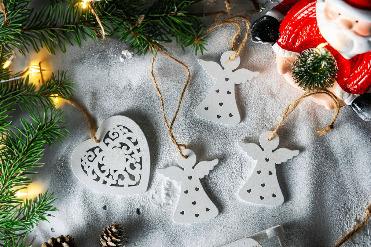 Weihnachtsanhänger aus Holz mit Engeln