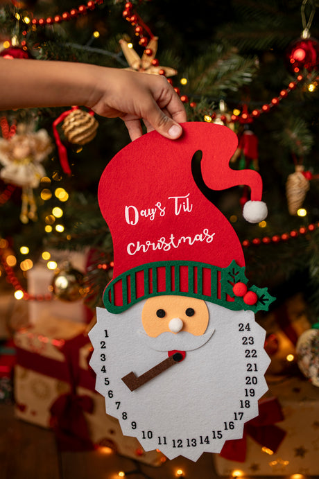 Adventskalender, bezaubernde Weihnachtsuhr mit Weihnachtsmann