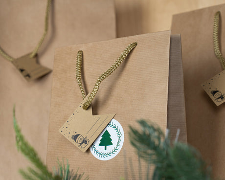 Set Weihnachtspapiertüten mit Aufklebern und Tischkarten, gemischte Größen
