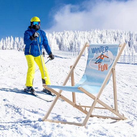 Liegestuhl aus Holz mit WINTER FUN-Aufdruck