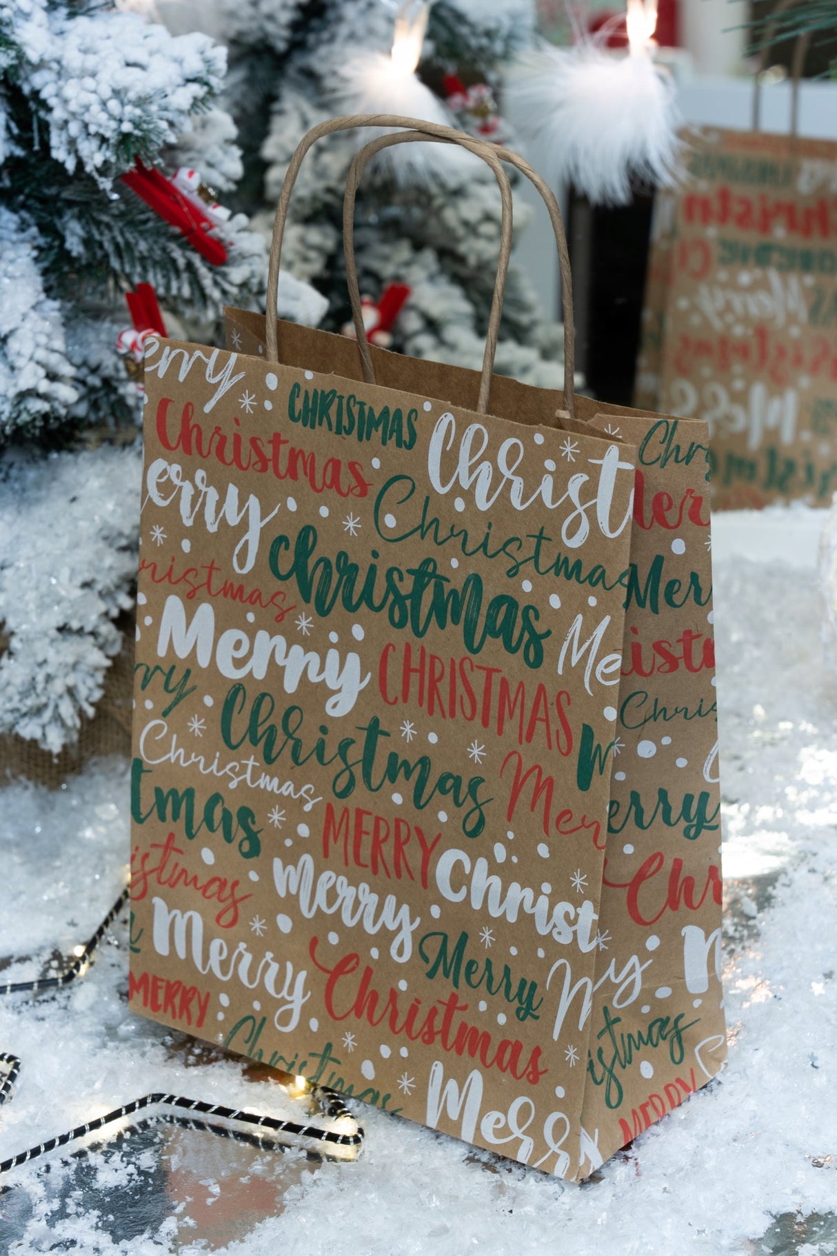 Set Weihnachtspapiertüten mit Aufklebern und Tischkarten, gemischte Größen