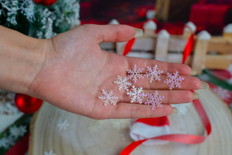 Dekoratives Schneeflockenkonfetti