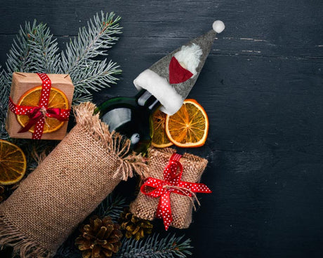 Besteck-Flaschenhülle mit Weihnachtsmützen 3-tlg.