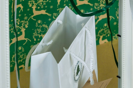 Set Weihnachts-Papiertüten mit Aufklebern und Tischkarten, Größenmix, Grün, 8-tlg.