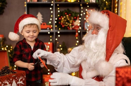 Rote Weihnachtsmannmütze mit weißem Bommel