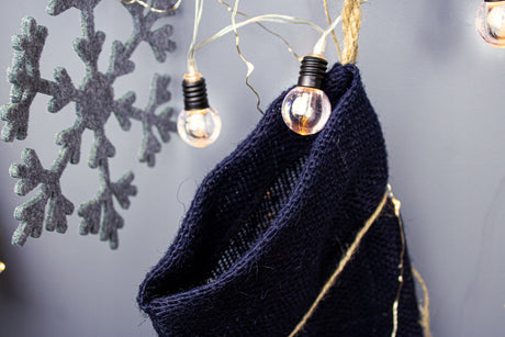 Marineblauer Weihnachtsstrumpf aus Jute