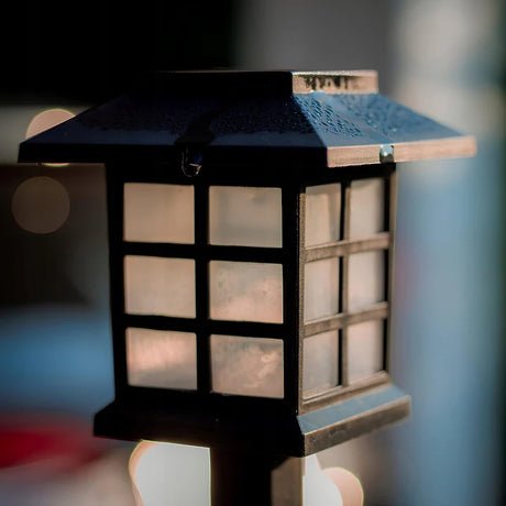 Solarbetriebene LED-Gartenlampen in Hausform, 6 Stück