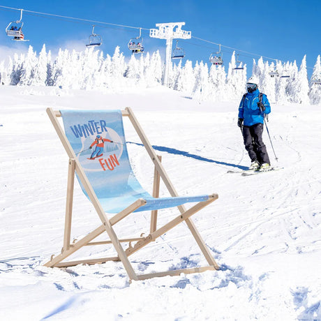 Liegestuhl aus Holz mit WINTER FUN-Aufdruck