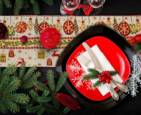 Weihnachtstischläufer 32x175 cm mit Christbaumkugel-Motiv