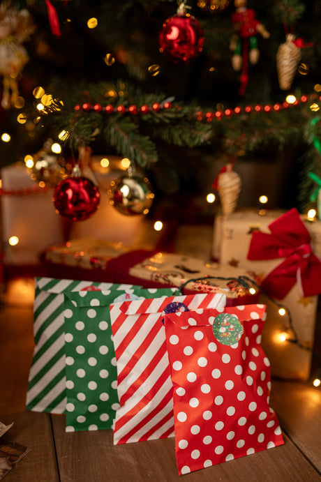 Papiertüten mit Aufklebern 24 Stück