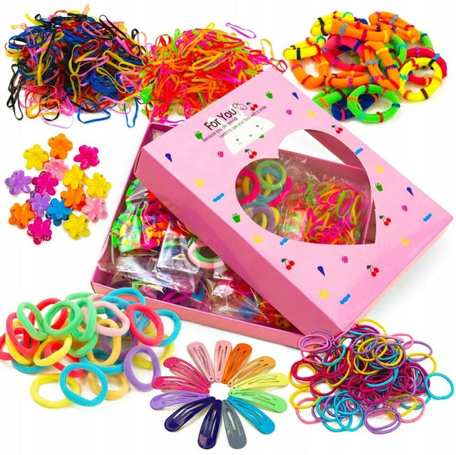 Ein großes Set an Haaraccessoires für Mädchen