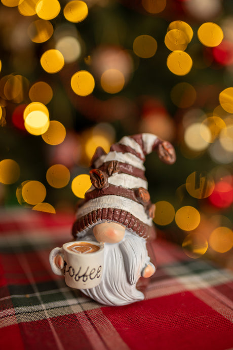 Gartenzwerg mit Kaffeefiguren