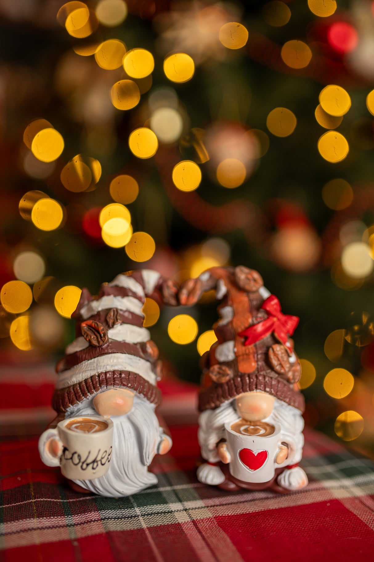 Gartenzwerg mit Kaffeefiguren