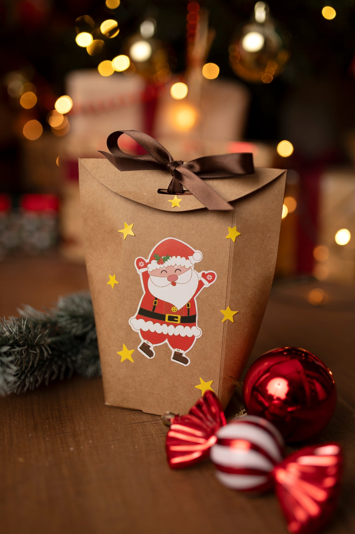 Adventskalender in Schachtel mit Weihnachtsaufklebern