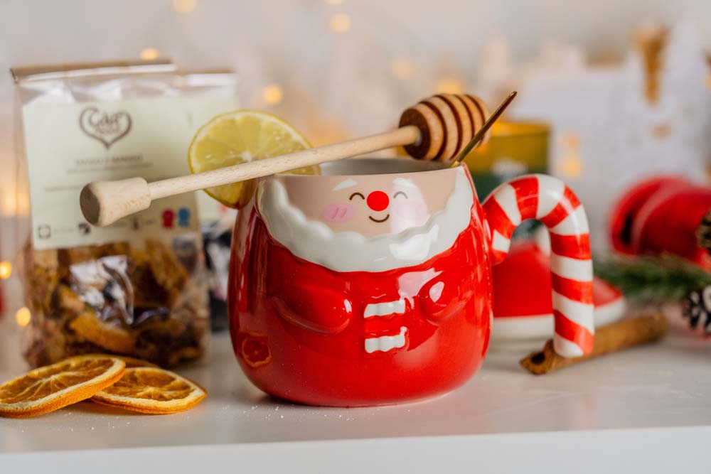 Rote Weihnachtsmann-Tasse mit Deckel, Keramik