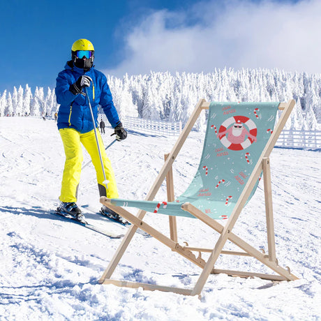 Liegestuhl aus Holz mit COOL SANTA-Aufdruck