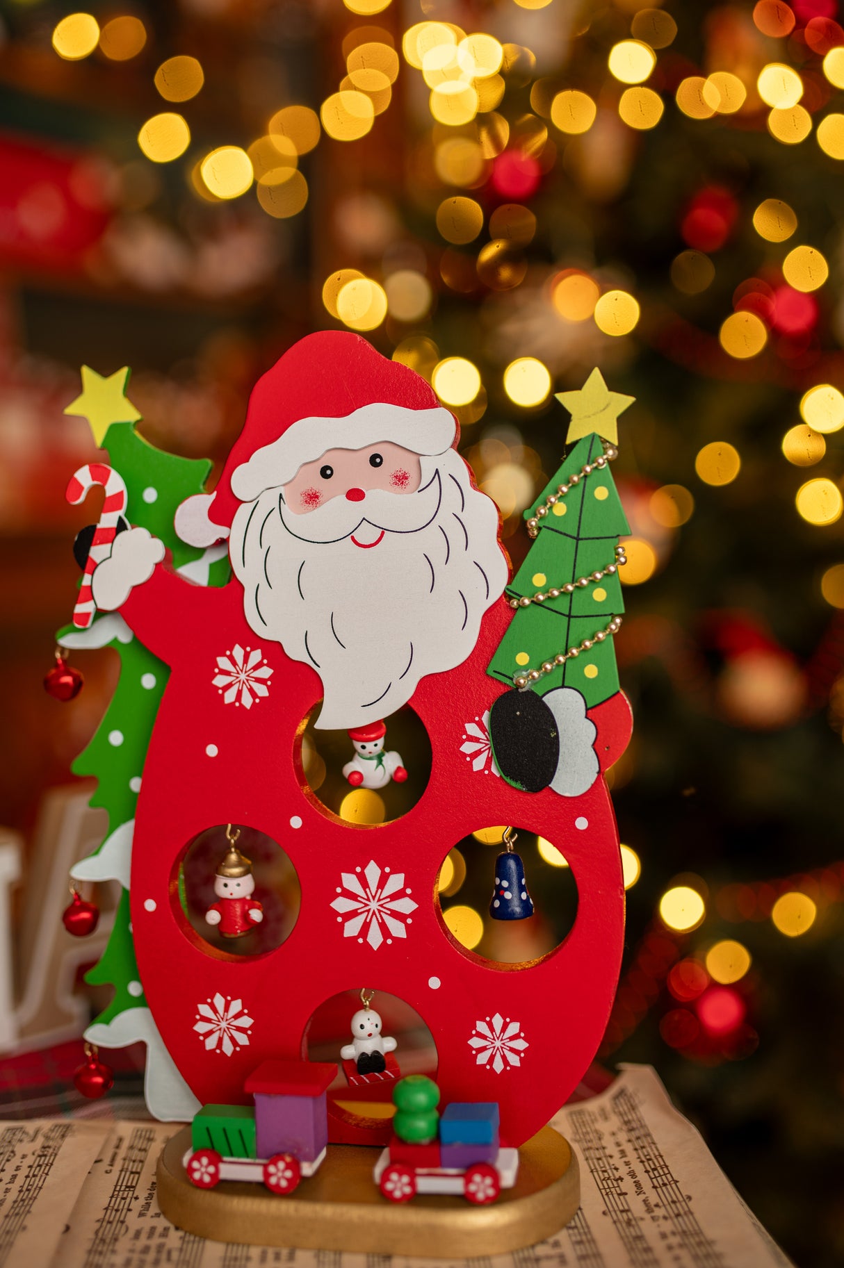 Weihnachtsmannfigur aus Holz