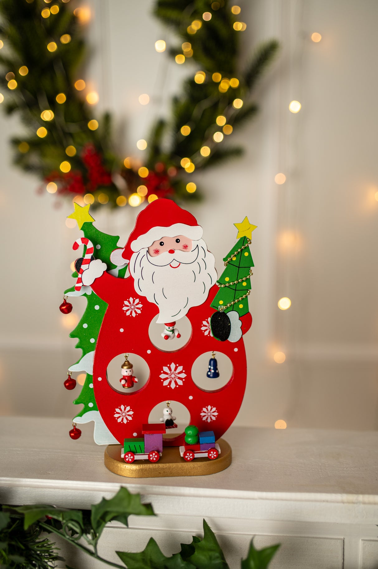 Weihnachtsmannfigur aus Holz