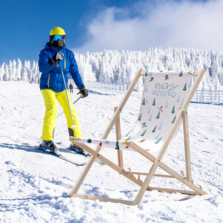 Liegestuhl aus Holz mit ENJOY WINTER-Aufdruck