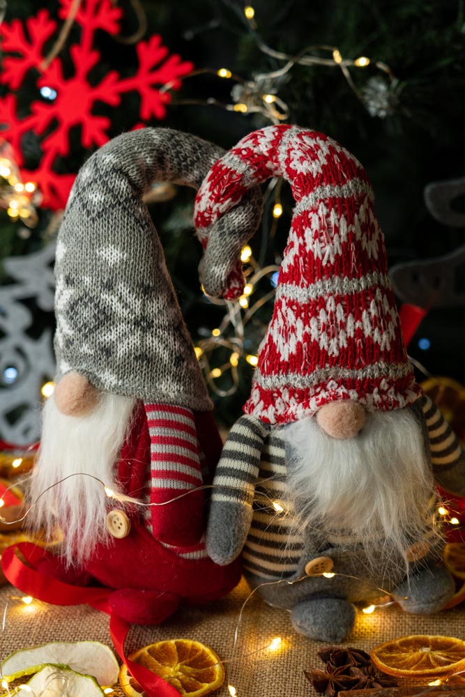 Weihnachtlicher stehender Kobold in Streifen, 42 cm