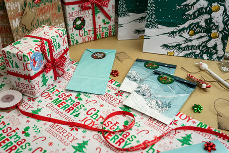 Set von Weihnachtsgeschenk Tüten Weißes Papier MERRY