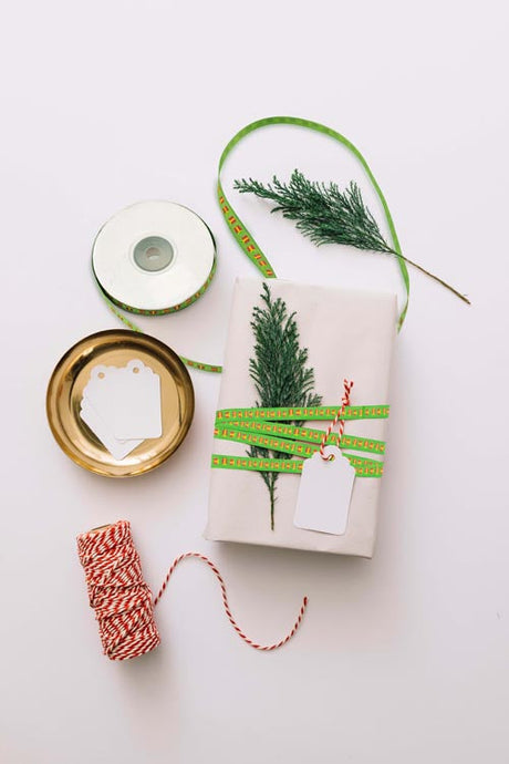 GRÜNES Band mit Schneeflocken 12mm