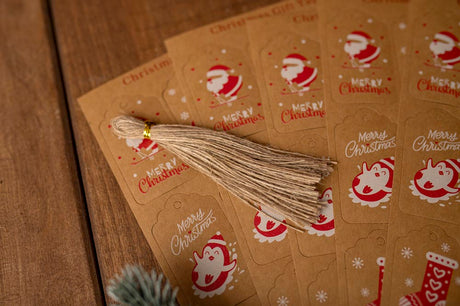 50 braune und rote Geschenkanhänger