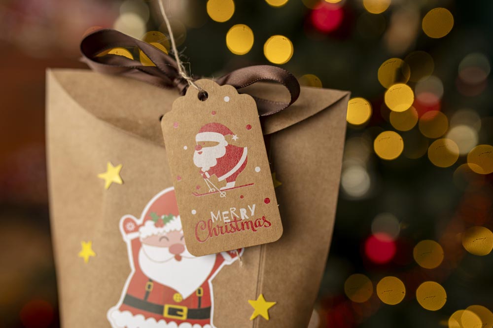 50 braune und rote Geschenkanhänger