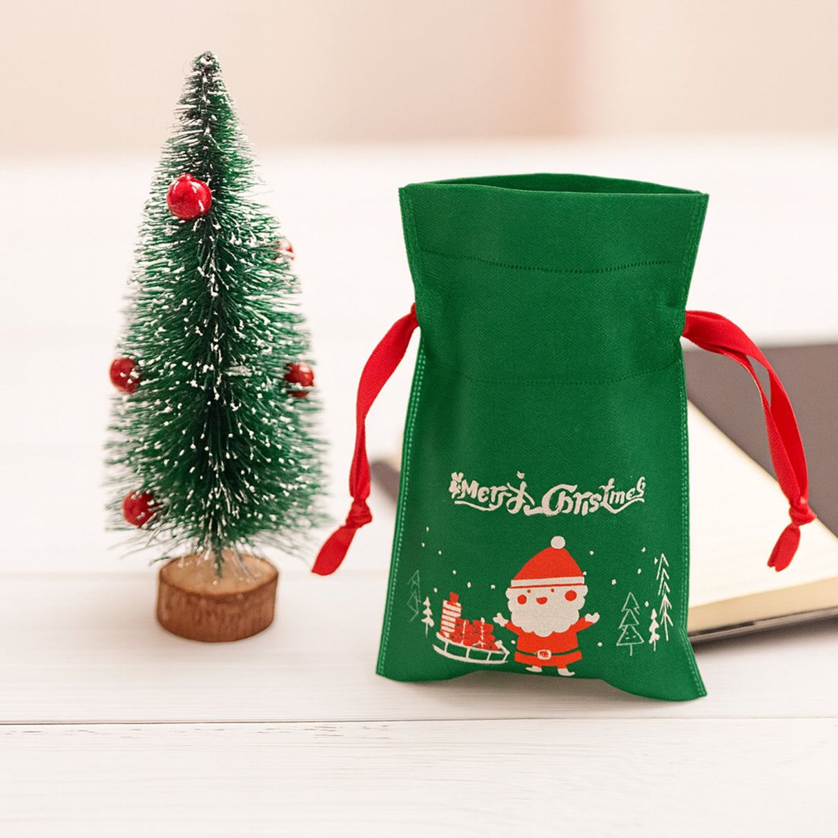 Set Weihnachtstüten aus Wigofil 150x220mm Grün 10St.