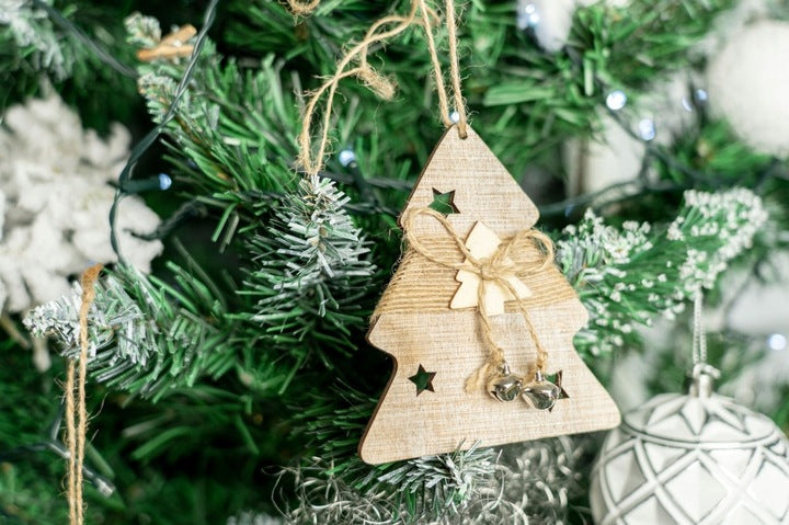 Weihnachtsbaumaufhänger aus Holz