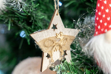 Weihnachtsbaumaufhänger aus Holz