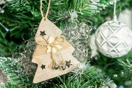 Weihnachtsbaumaufhänger aus Holz