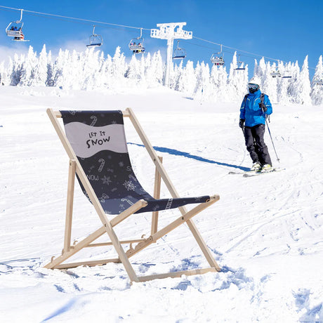 Liegestuhl aus Holz mit LET IT SNOW-Aufdruck