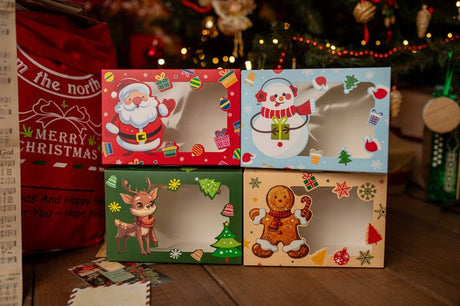 Weihnachtliche Geschenkboxen mit Sichtfenster, 4 Stück