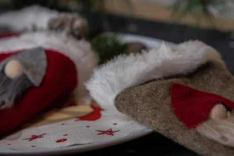 Besteck-Flaschenhülle mit Weihnachtsmützen 3-tlg.