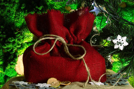 Weihnachtlicher roter Jute-Geschenkbeutel + Geschenkbox