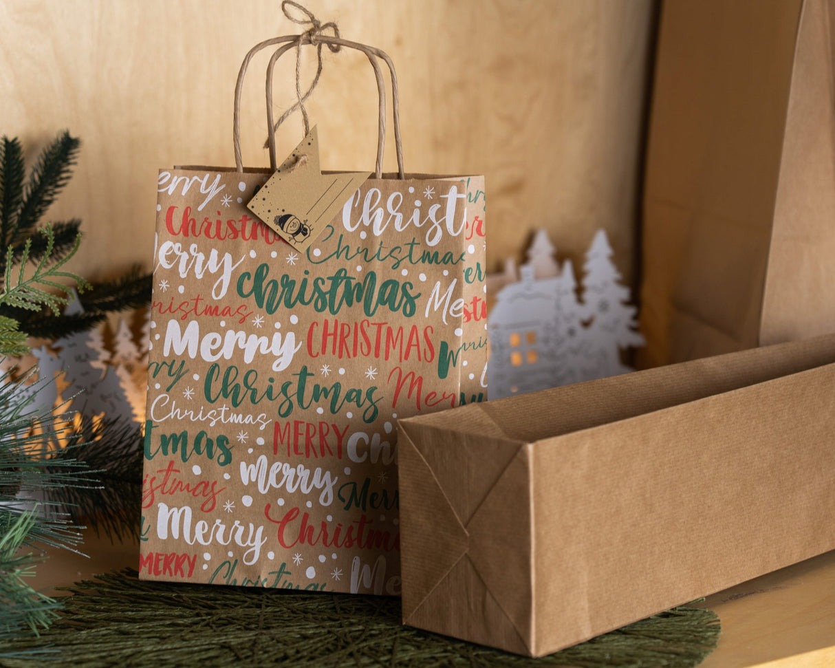 Set Weihnachtspapiertüten mit Aufklebern und Tischkarten, gemischte Größen