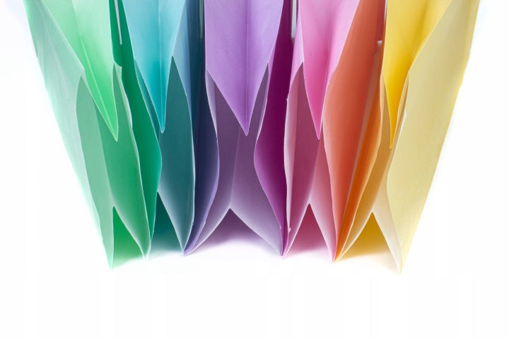 Bunte Geburtstagstüten für den Kindergarten – Geschenktüten + Aufkleber-Set (125 Stk.)