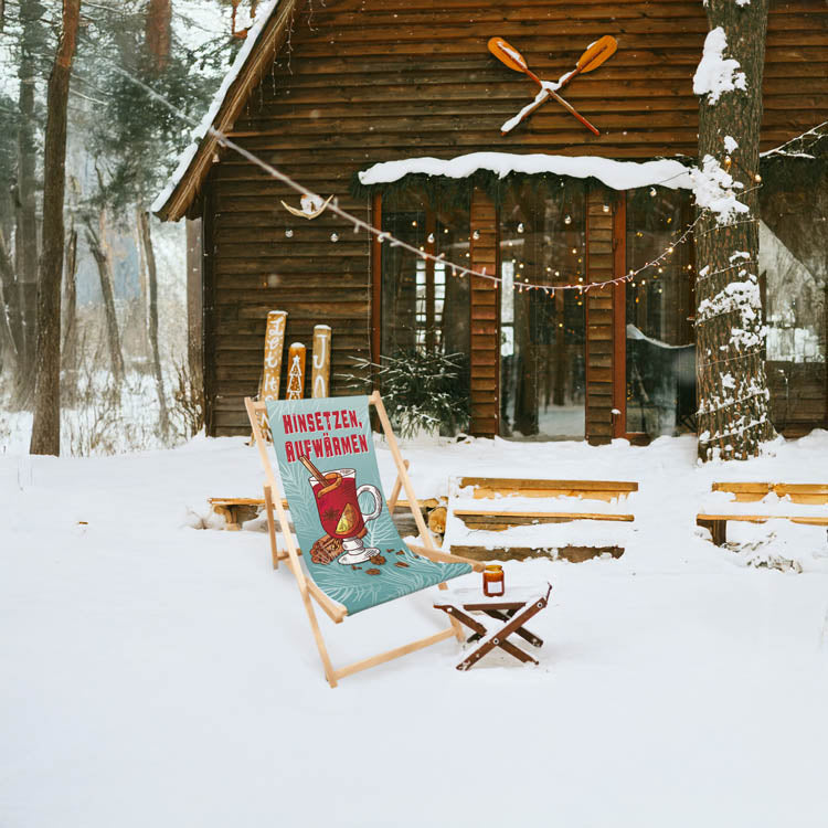 Hölzerner Winter-Liegestuhl. SITZEN SIE SICH UND WÄRMEN SIE SICH AUF