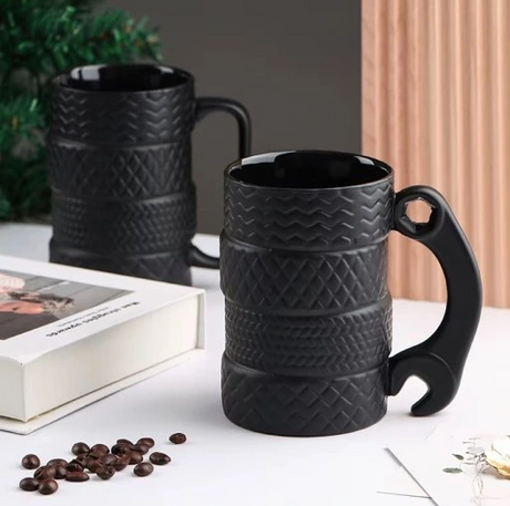 Schwarzer Becher für einen Mechaniker 450 ml