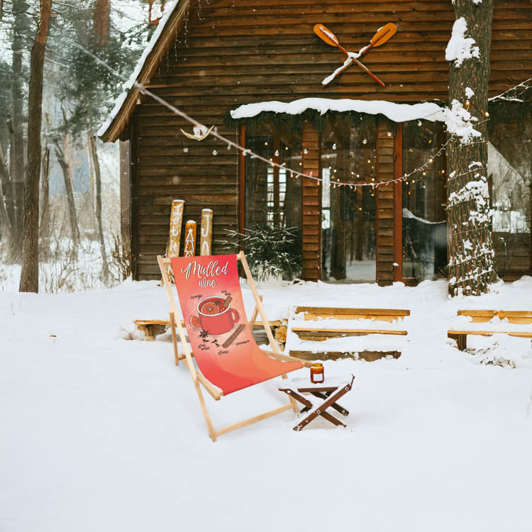 Winter-Liegestuhl aus Holz mit Glühweihn