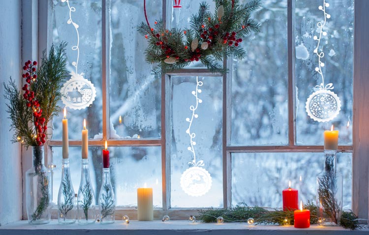 Dekorative Aufkleber für Fenster und Scheiben - Weihnachtsmotiv in Weiß