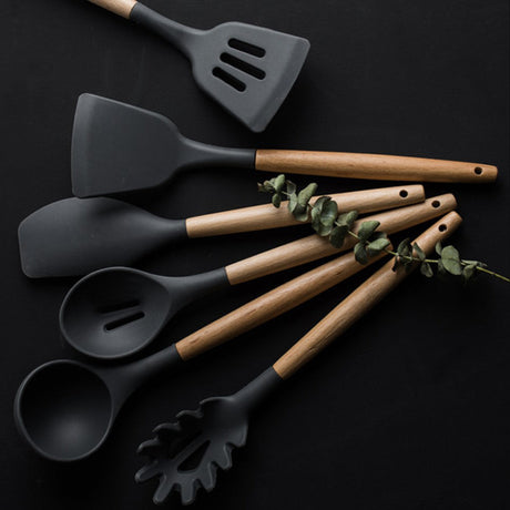 Schwarze Set von Küchenutensilien 12 PCs.